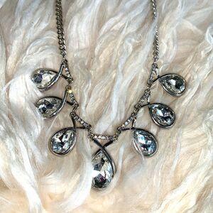 Costume Jewelry necklace teardrop crystals silvertone chain hardware women’s